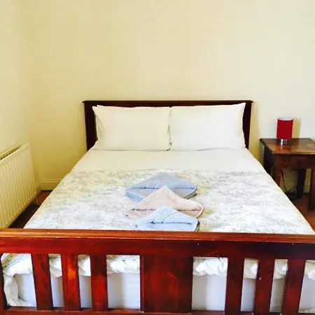 Period 4 Bedroom House Close To The City Centre Apartment