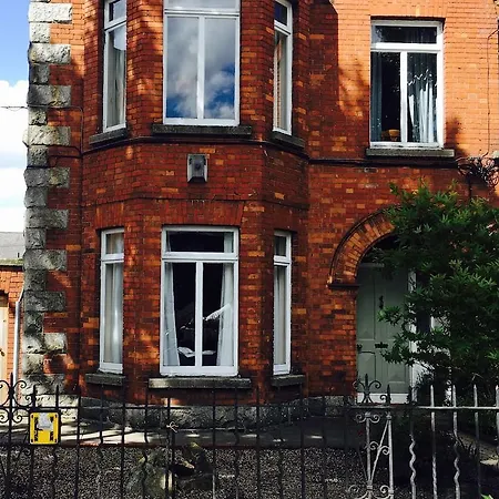 Period 4 Bedroom House Close To The City Centre *